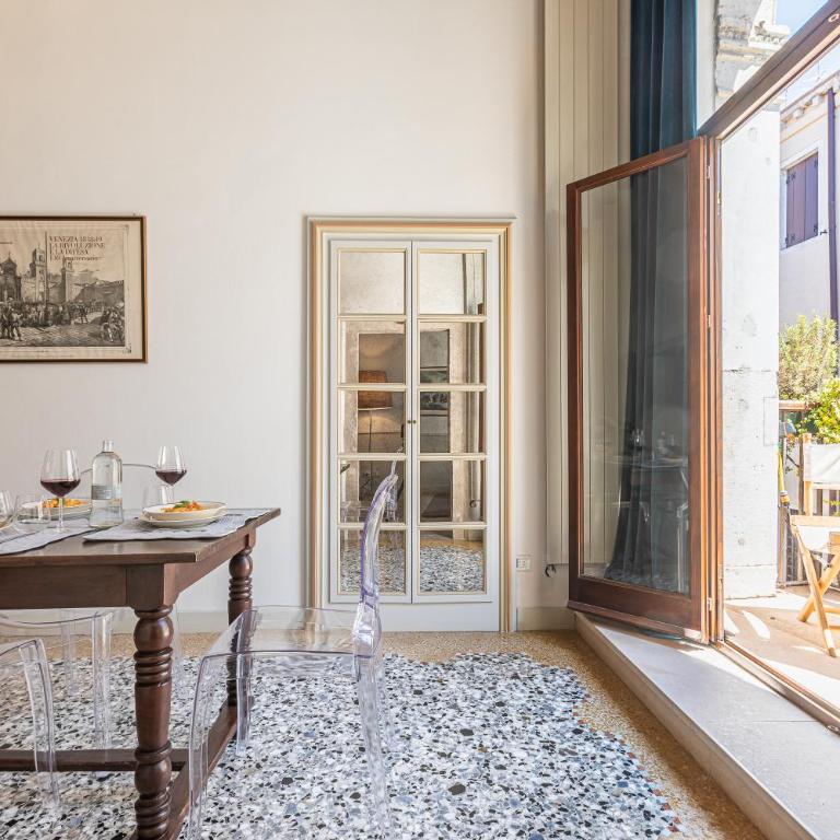 Ca' Romantica terrace with Balcony and side Canal view - Apartment with Terrace - 20