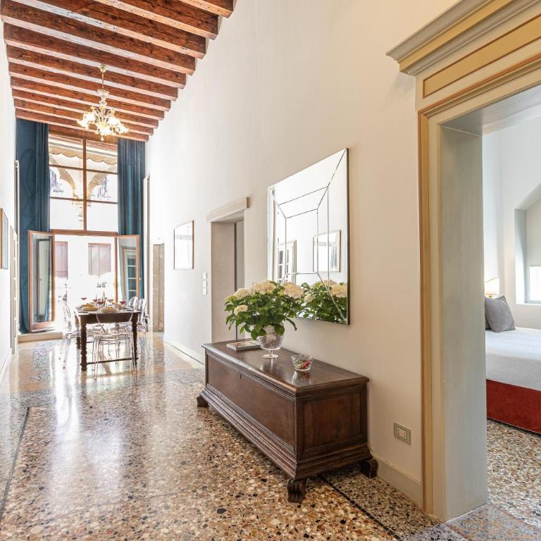 Ca' Romantica terrace with Balcony and side Canal view - Apartment with Terrace - 12