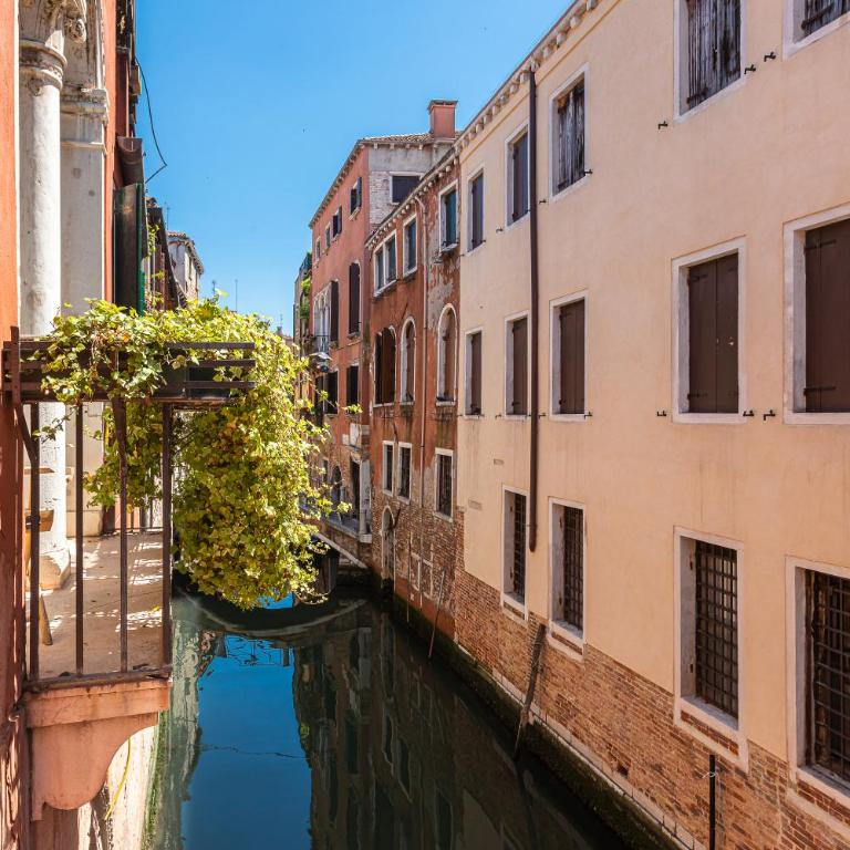 Ca' Romantica terrace with Balcony and side Canal view - Apartment with Terrace - 5