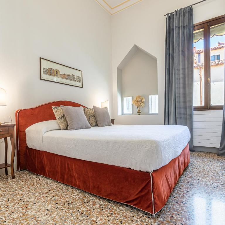 Ca' Romantica terrace with Balcony and side Canal view - Apartment with Terrace - 3