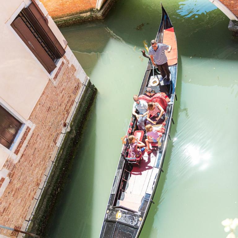 Ca' Romantica terrace with Balcony and side Canal view - Apartment with Terrace - 9