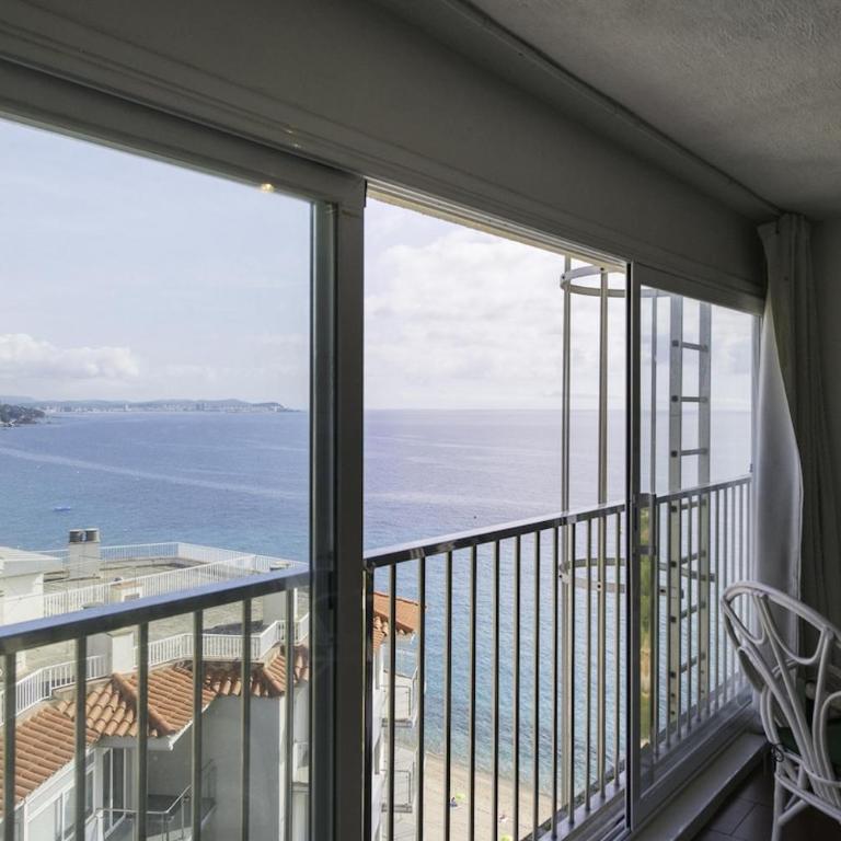 Piso amplio con vistas laterales al mar - Apartamento de 2 dormitorios - 3