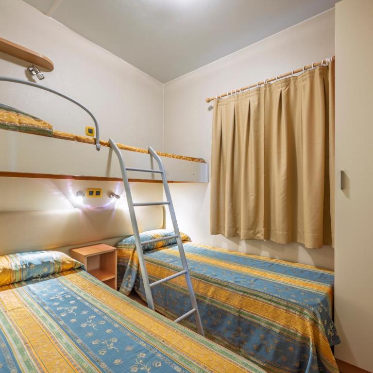 Camping Village Scaglieri - Chalet con 2 Camere da Letto - 5