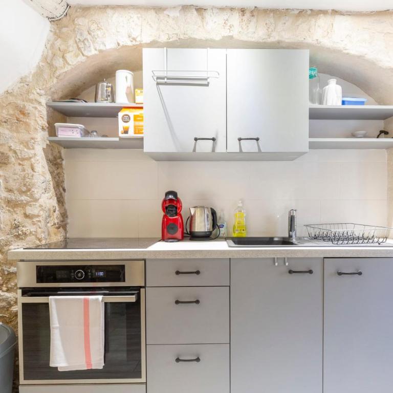 Authentic Townhouse Steps from the Beach & Market - Ferienhaus - 7