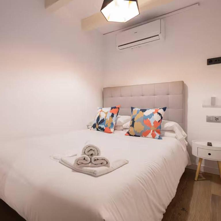 The Collection Barcelona - Amazing 3 Bedroom Apartment with indoor POOL - Apartment - 52