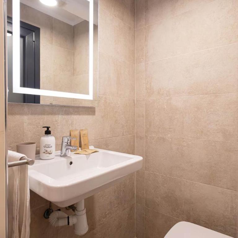 The Collection Barcelona - Amazing 3 Bedroom Apartment with indoor POOL - Apartment - 58
