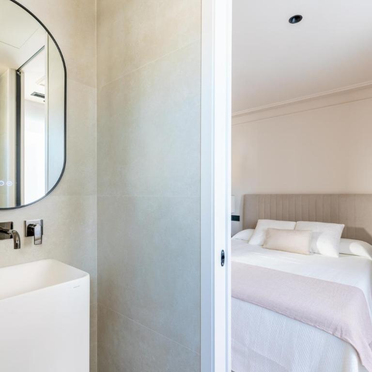 Suite Plaza Nueva - One-Bedroom Apartment - 14