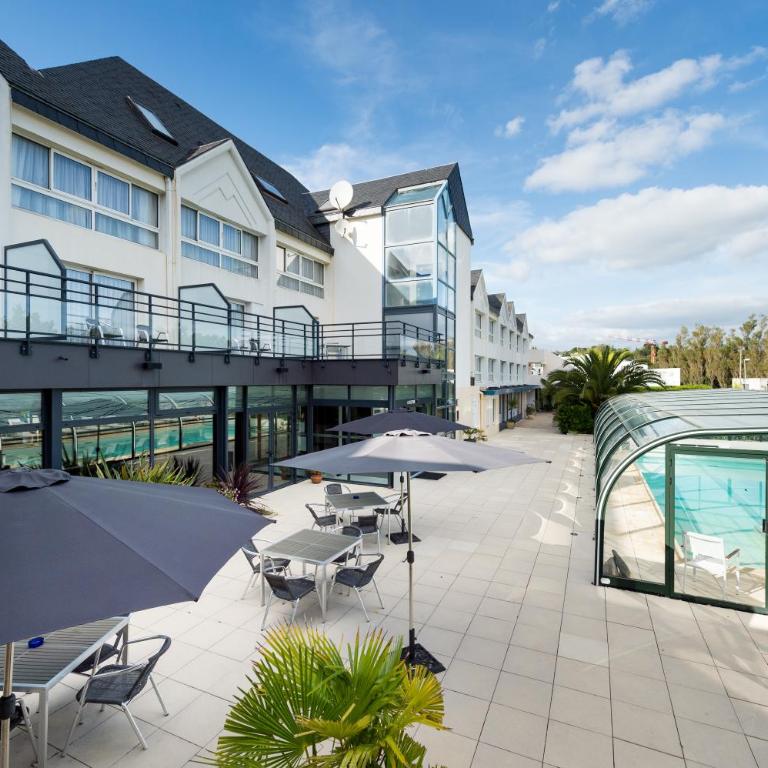 Brit Hôtel De L'océan - Chambre Triple - Vue sur la Piscine - 1