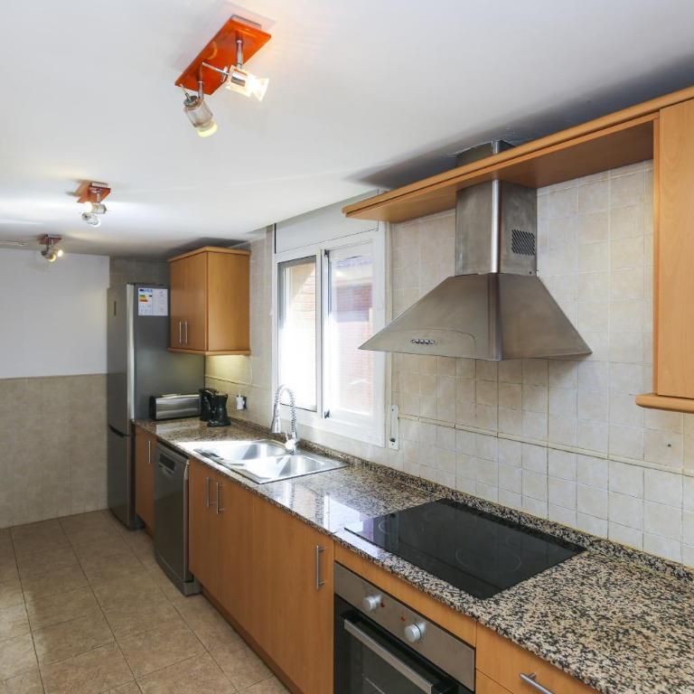 BRUSELAS 2 Family House - Four-Bedroom House - 10