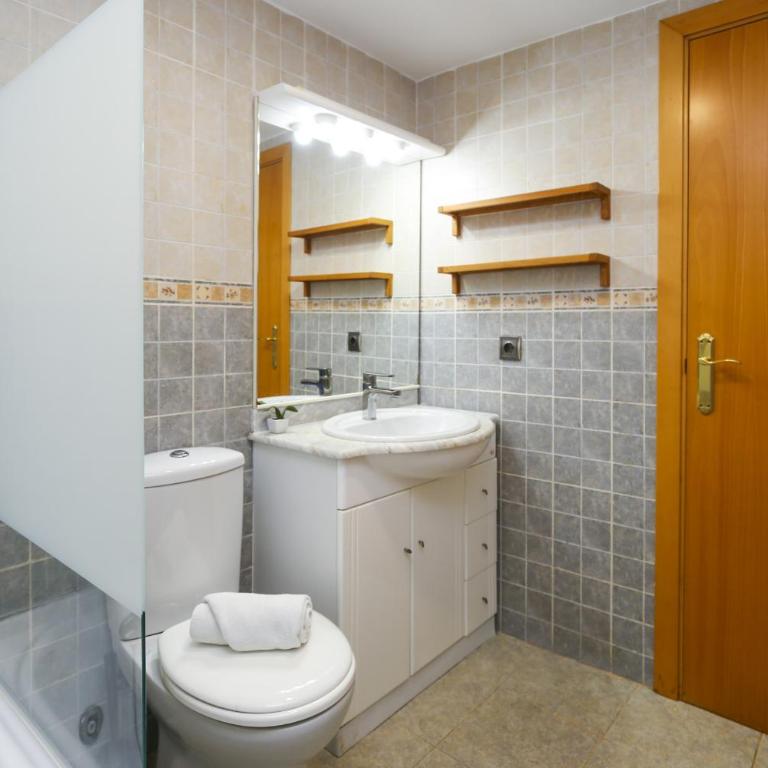 BRUSELAS 2 Family House - Four-Bedroom House - 17
