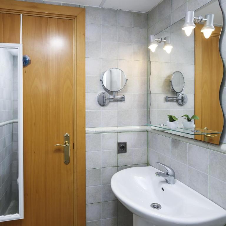 BRUSELAS 2 Family House - Four-Bedroom House - 22