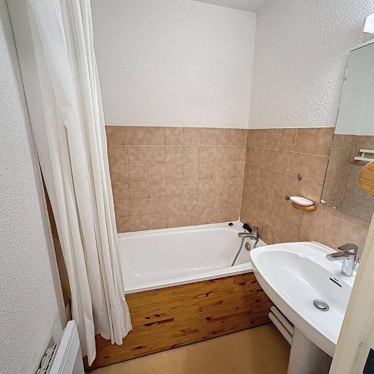 2 pièces 4 personnes, ski aux pieds, wifi gratuit, parking Les Menuires - Appartement 1 Chambre - 12