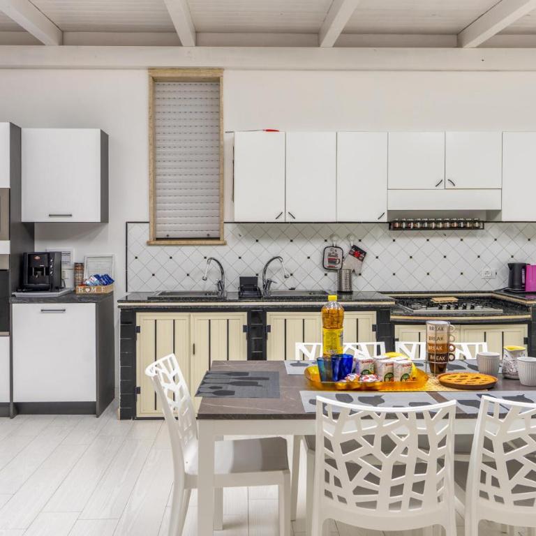 Gorgeous Home In Santa Maria Del Focall - Ferienhaus mit 5 Schlafzimmern - 2