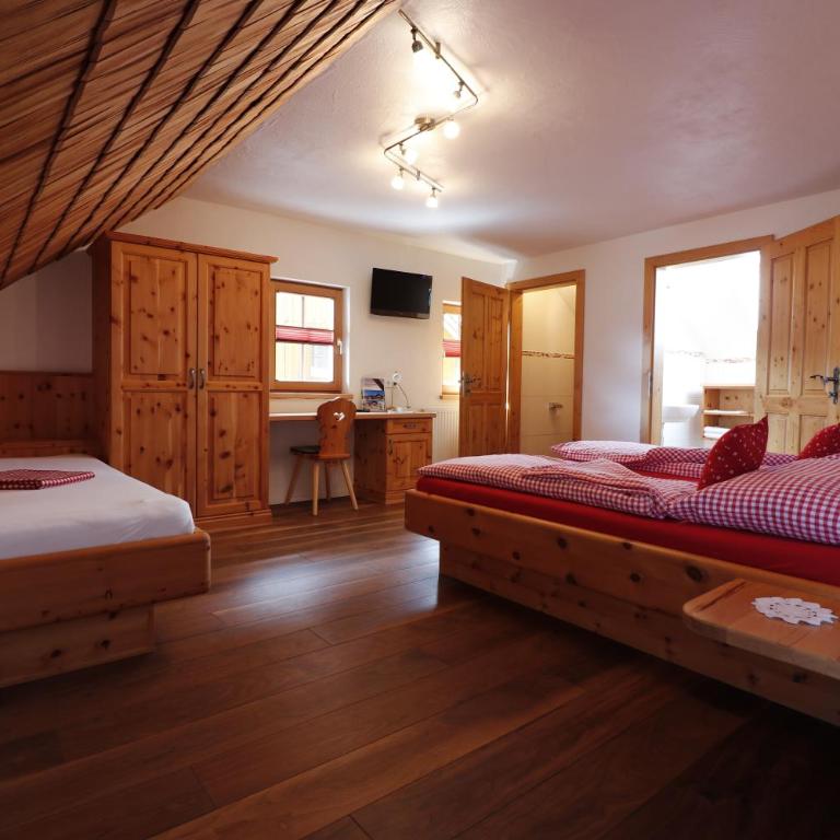 Hocheggerhof Ski und Wandererlebnis - Dreibettzimmer mit Balkon - 4