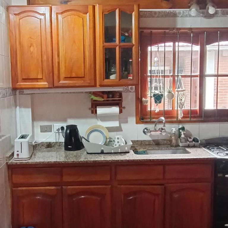 CASA 5 PERS-500 mts PLAYA EXCELENTE UBICACION RESIDENCIAL - Three-Bedroom House - 1