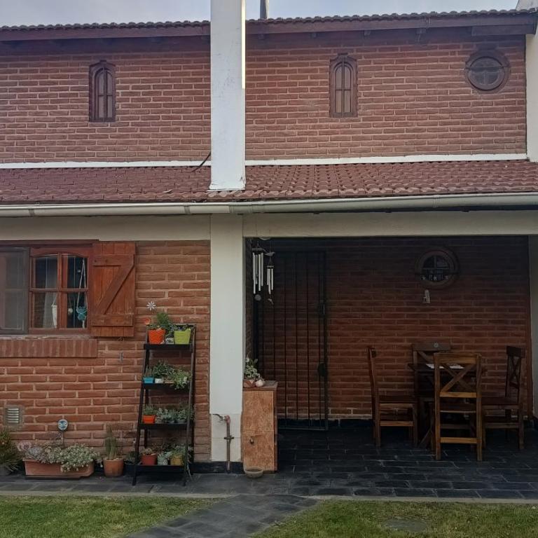 CASA 5 PERS-500 mts PLAYA EXCELENTE UBICACION RESIDENCIAL - Three-Bedroom House - 8