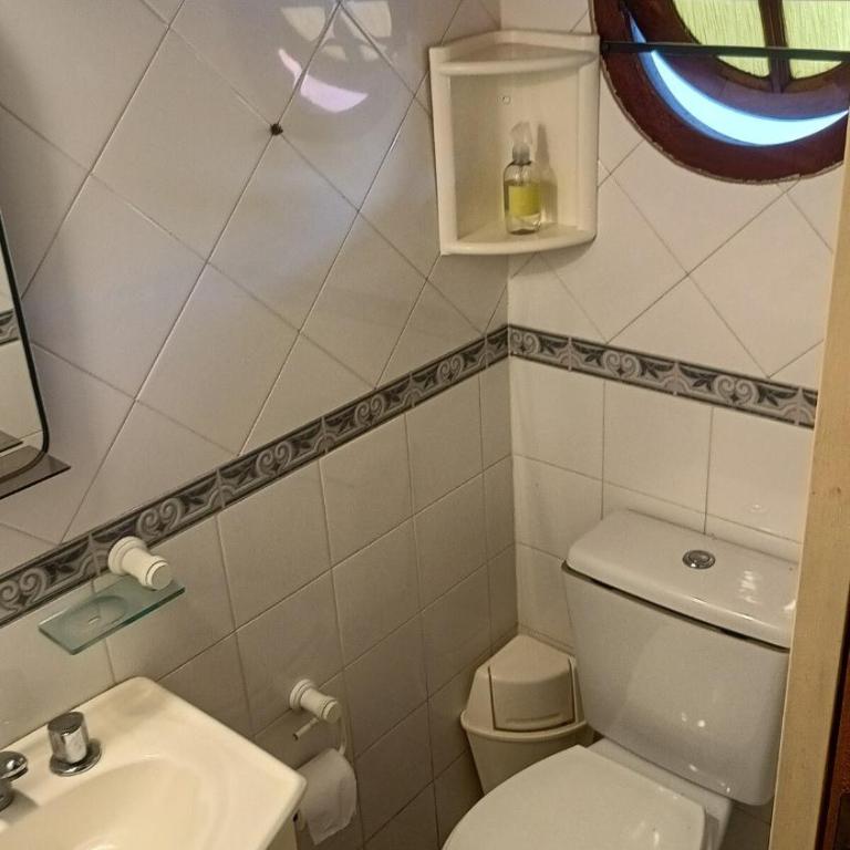 CASA 5 PERS-500 mts PLAYA EXCELENTE UBICACION RESIDENCIAL - Three-Bedroom House - 13
