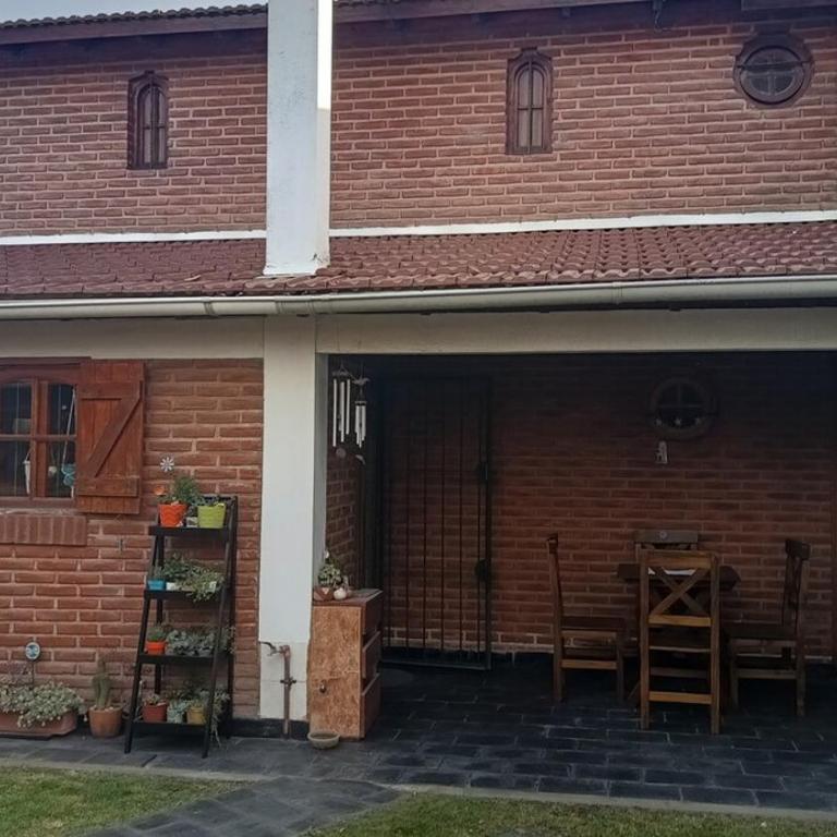 CASA 5 PERS-500 mts PLAYA EXCELENTE UBICACION RESIDENCIAL - Three-Bedroom House - 17