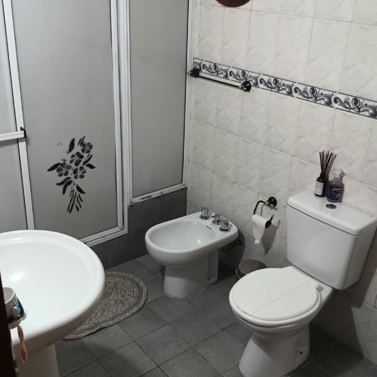 CASA 5 PERS-500 mts PLAYA EXCELENTE UBICACION RESIDENCIAL - Three-Bedroom House - 20