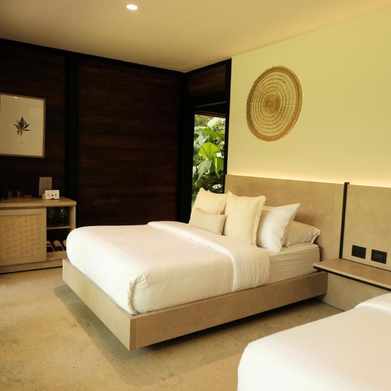 Isla Clara Hotel - Deluxe Double Room with Two Double Beds - 3