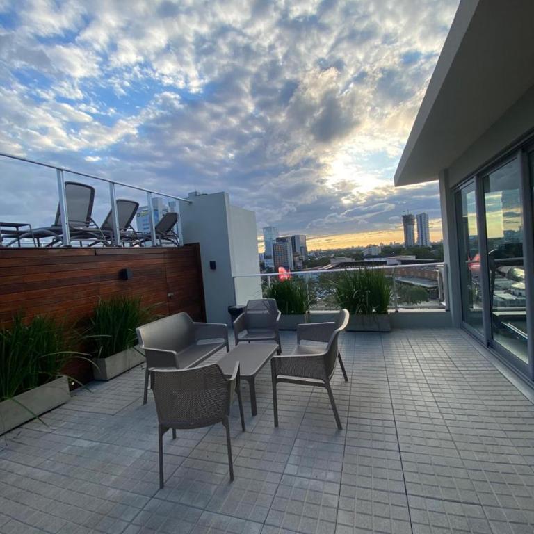 Comfortable 1 BR apt steps from Shopping del Sol - Apartment - 16