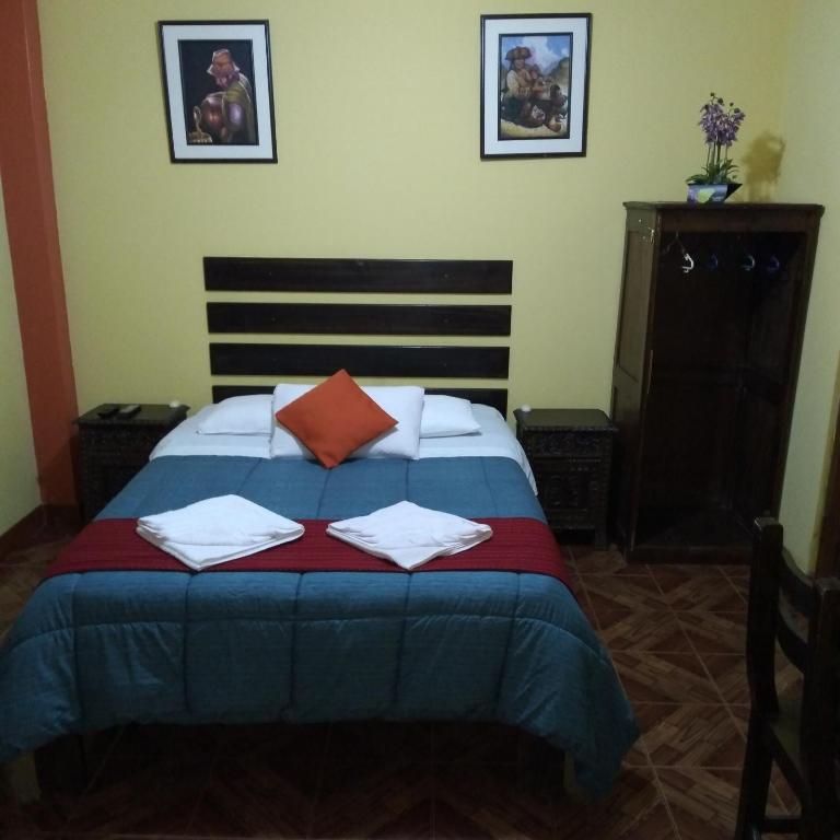 Hospedaje Tres Cruces - Habitación Doble con baño privado - 2