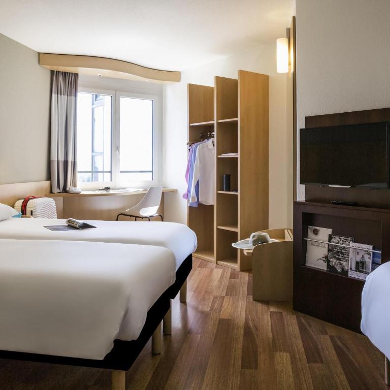 ibis Lausanne Crissier - Standard Triple Room with There Single Beds - 1