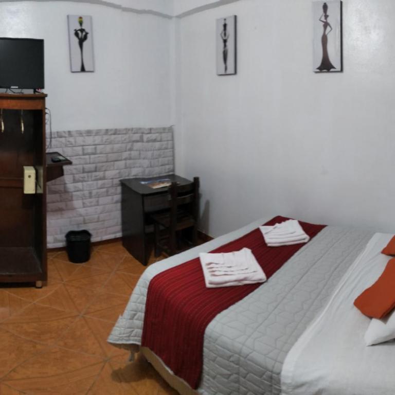 Hospedaje Tres Cruces - Habitación Doble con baño privado - 1
