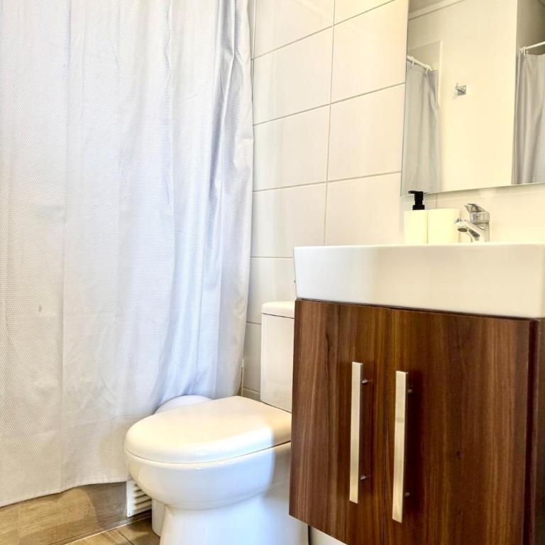 Departamento con Piscina y Parking, a Pasos del Estadio Nacional, Metro y Campus Universitario San Joaquín - One-Bedroom Apartment - 22