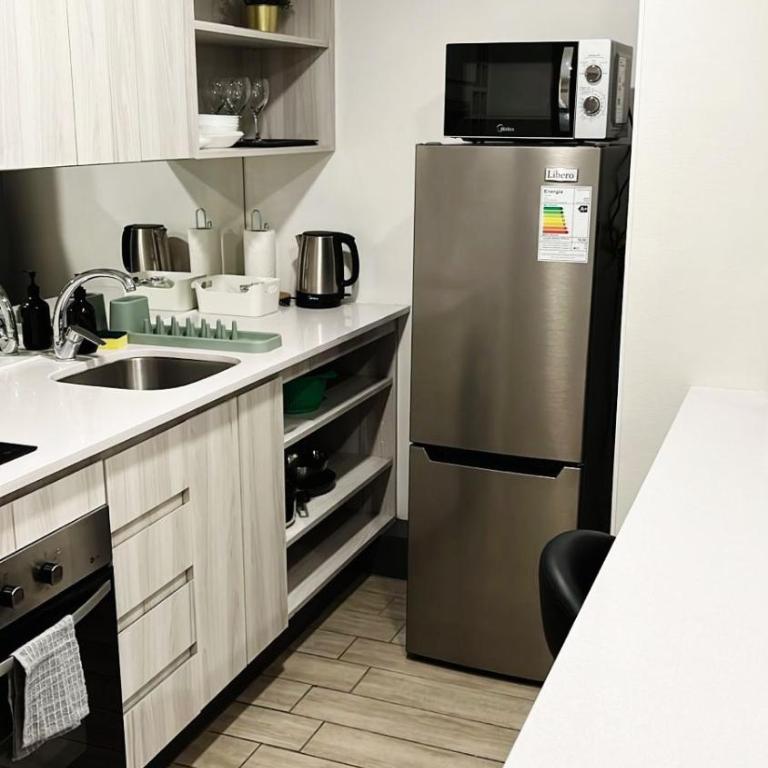 Departamento con Piscina y Parking, a Pasos del Estadio Nacional, Metro y Campus Universitario San Joaquín - One-Bedroom Apartment - 25