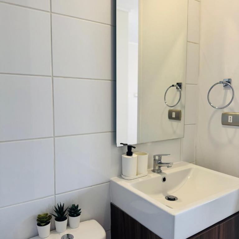 Departamento con Piscina y Parking, a Pasos del Estadio Nacional, Metro y Campus Universitario San Joaquín - One-Bedroom Apartment - 21