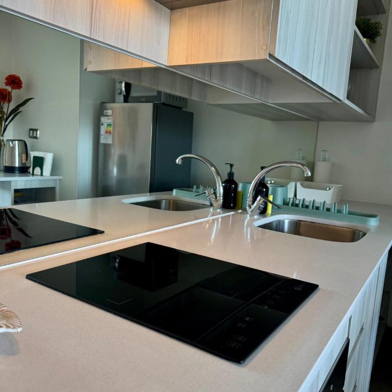 Departamento con Piscina y Parking, a Pasos del Estadio Nacional, Metro y Campus Universitario San Joaquín - One-Bedroom Apartment - 26