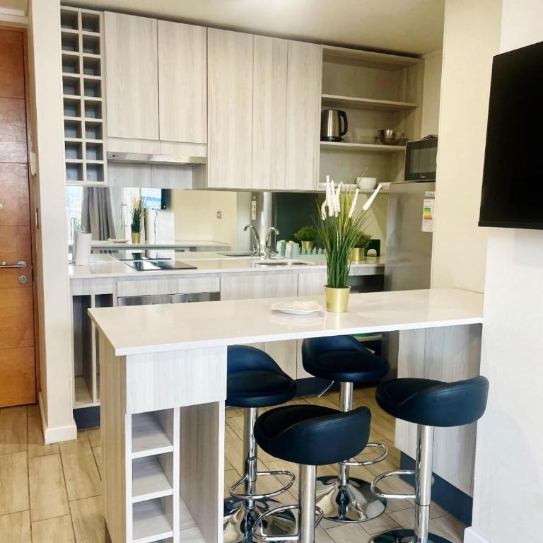 Departamento con Piscina y Parking, a Pasos del Estadio Nacional, Metro y Campus Universitario San Joaquín - One-Bedroom Apartment - 27