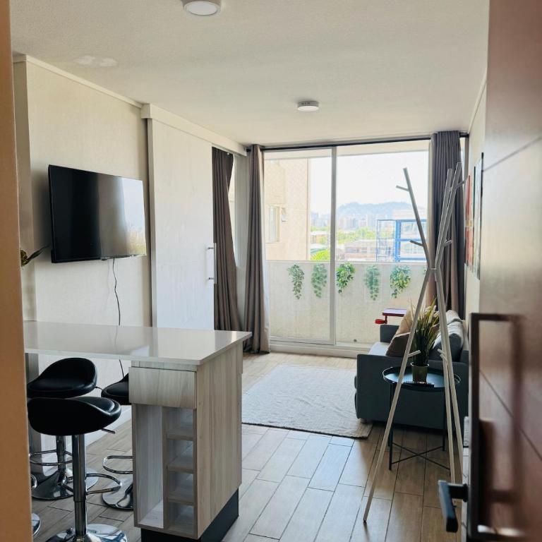 Departamento con Piscina y Parking, a Pasos del Estadio Nacional, Metro y Campus Universitario San Joaquín - One-Bedroom Apartment - 5