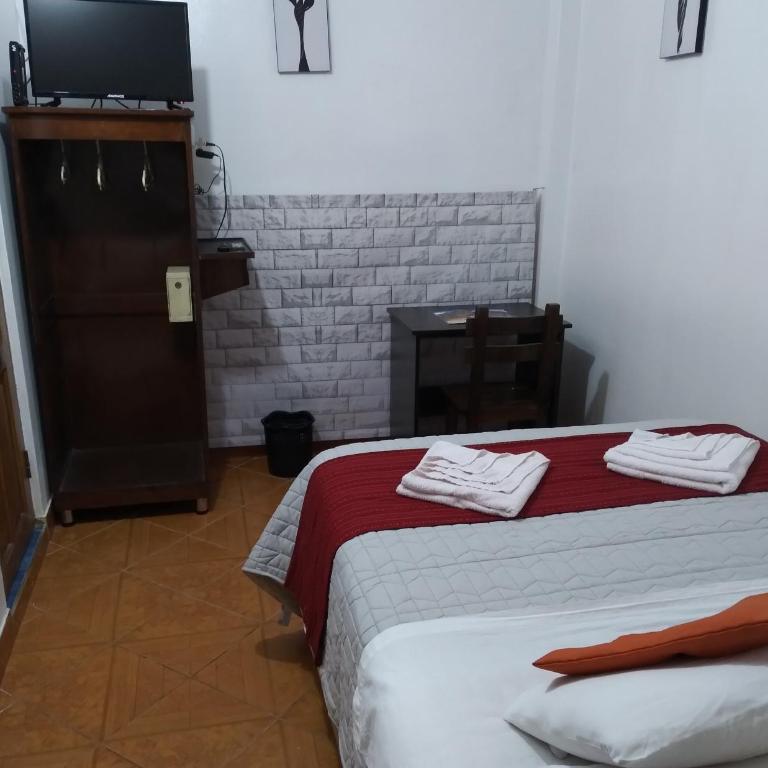 Hospedaje Tres Cruces - Habitación Doble con baño privado - 2