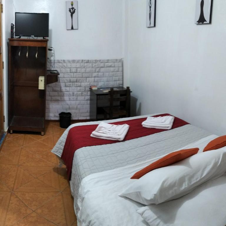 Hospedaje Tres Cruces - Habitación Doble con baño privado - 5