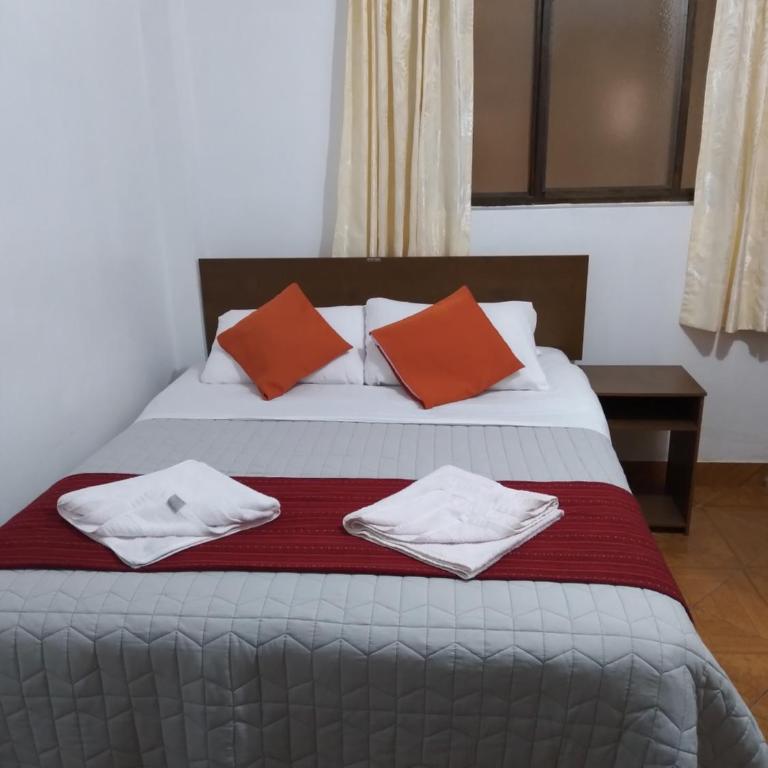 Hospedaje Tres Cruces - Habitación Doble con baño privado - 6