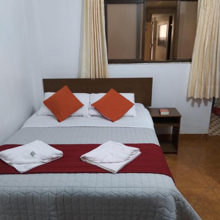 Hospedaje Tres Cruces - Habitación Doble con baño privado - 7