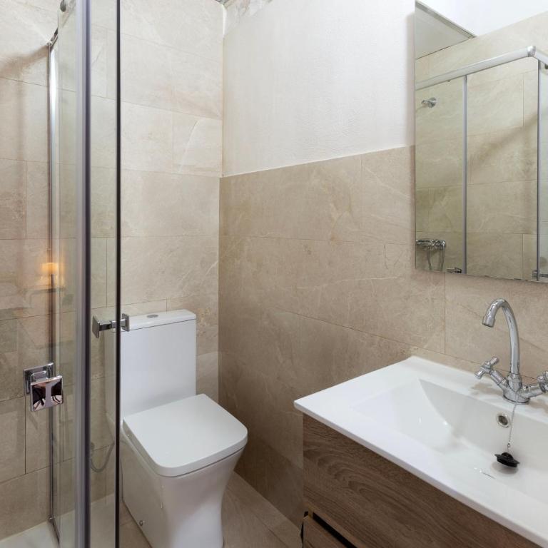 Cervantes Suites OnlyMalaga - Habitación Doble con baño privado - 23