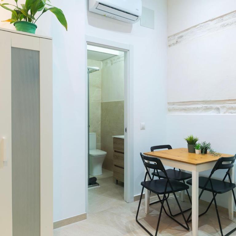 Cervantes Suites OnlyMalaga - Habitación Doble con baño privado - 29