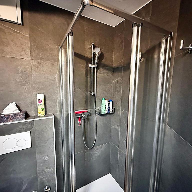 CB102-B - Bijou, Holz, zentral, mit Garage und Pool - Apartment mit 1 Schlafzimmer - 21
