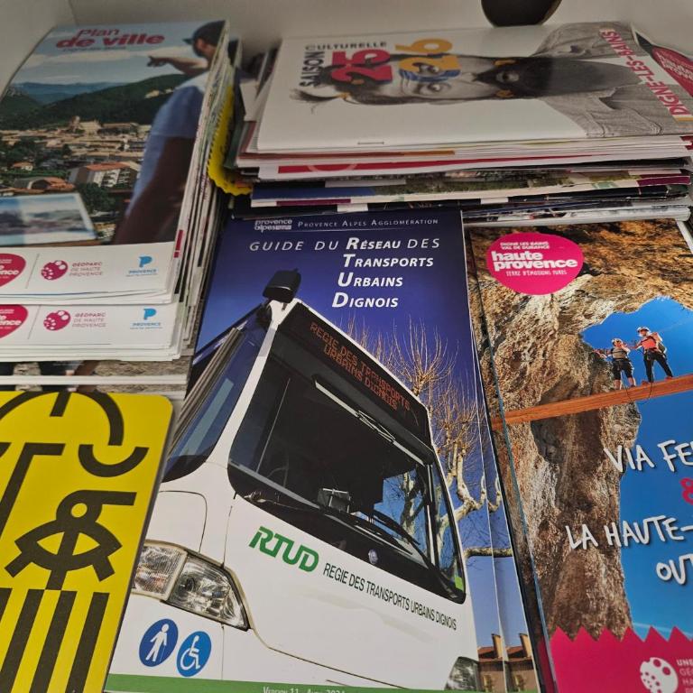 Idéal long séjour, Souvenirs de Provence,T2 classé, vue sur les montagnes, toutes commodités! - Appartement 1 Chambre - 46