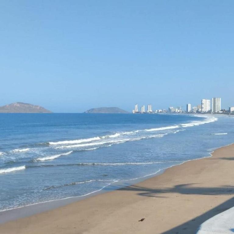 Departamento Moderno Negr0 Caramel 3 Min Malecón - Three-Bedroom Apartment - 6