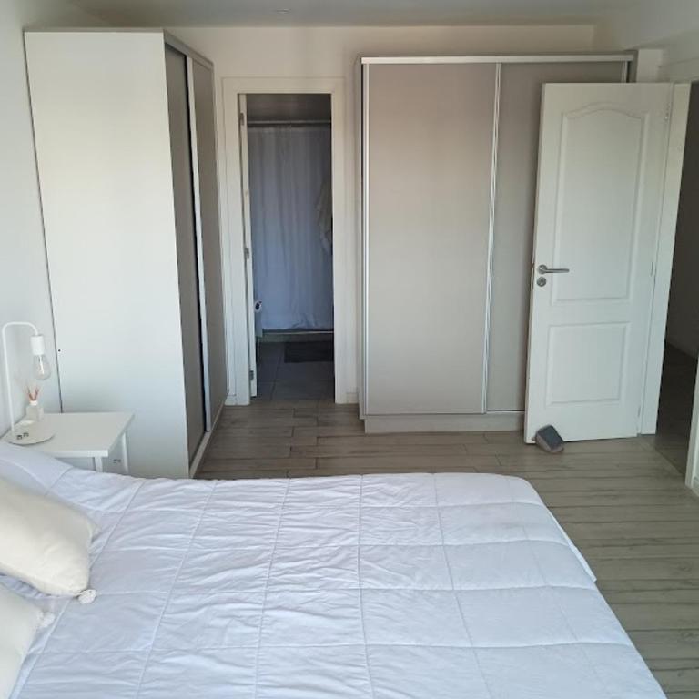 Dpto amplio y luminoso - Two-Bedroom Apartment - 7