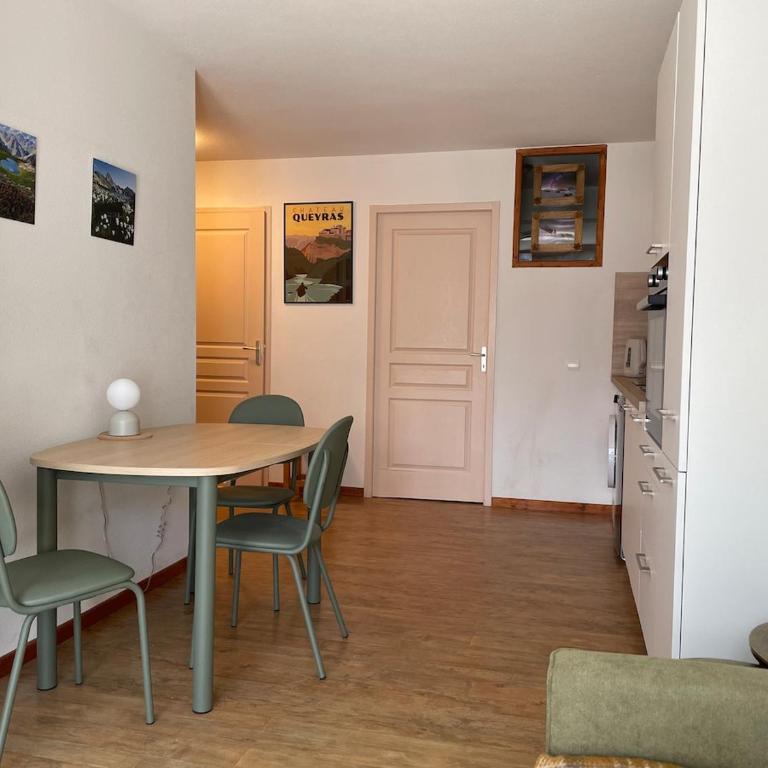 Appartement T2 neuf plein centre village - Appartement 1 Chambre avec Balcon et Vue sur les Montagnes - 3