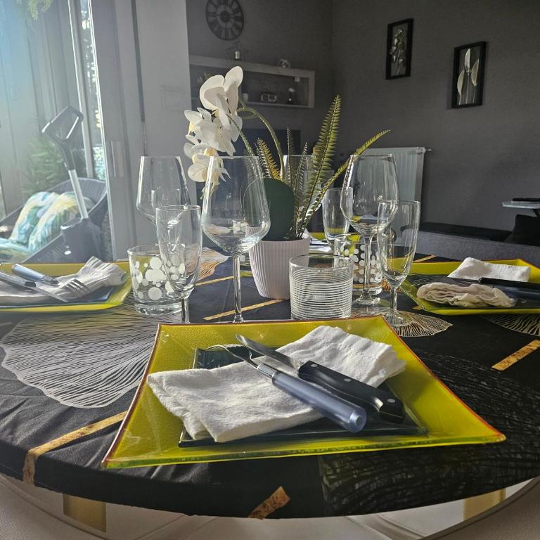 Idéal long séjour, Souvenirs de Provence,T2 classé, vue sur les montagnes, toutes commodités! - Appartement 1 Chambre - 3