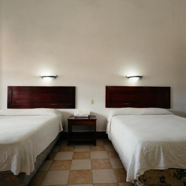 Hotel Nueva Antequera - Basic Dreibettzimmer - 10