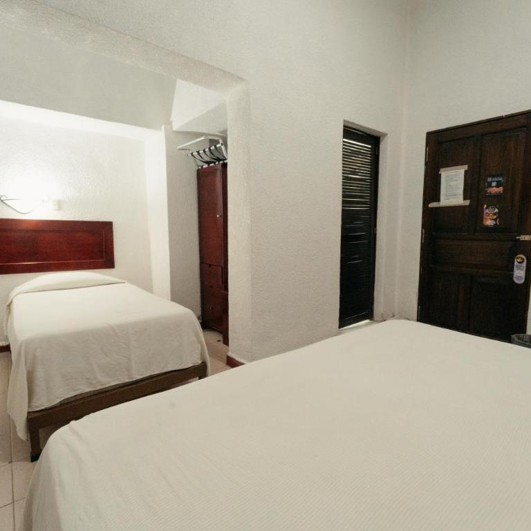 Hotel Nueva Antequera - Basic Dreibettzimmer - 11