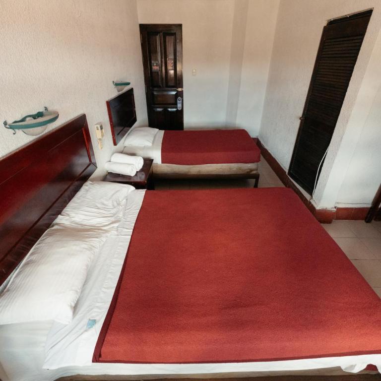 Hotel Nueva Antequera - Basic Dreibettzimmer - 13