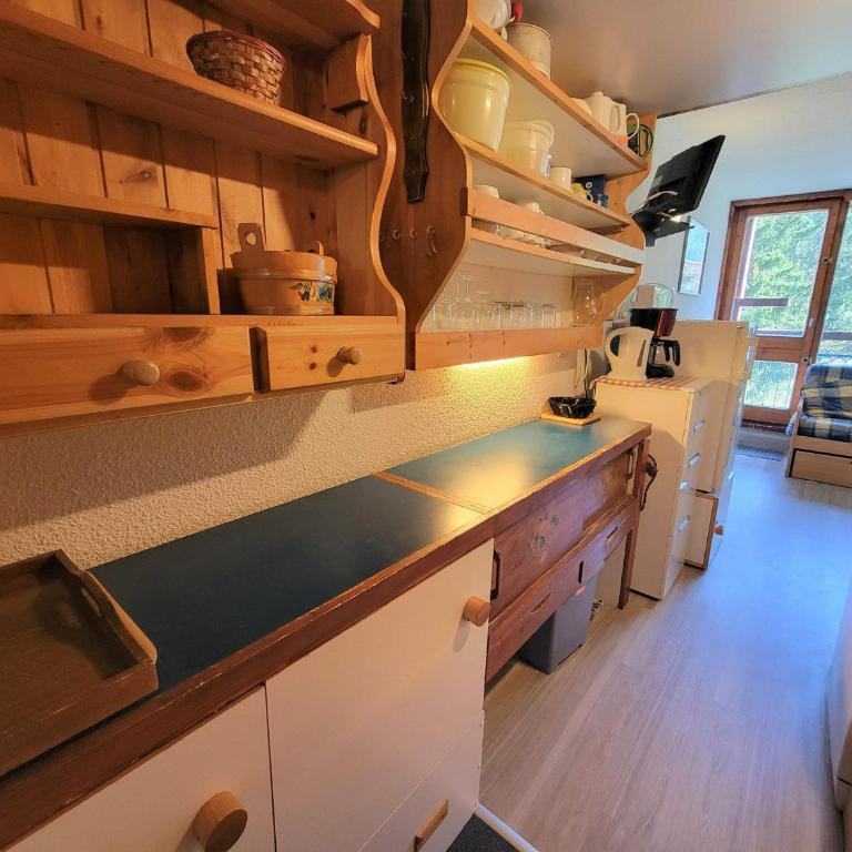 Studio ski aux pieds avec balcon et TV - FR-1-346-493 - Studio - 2